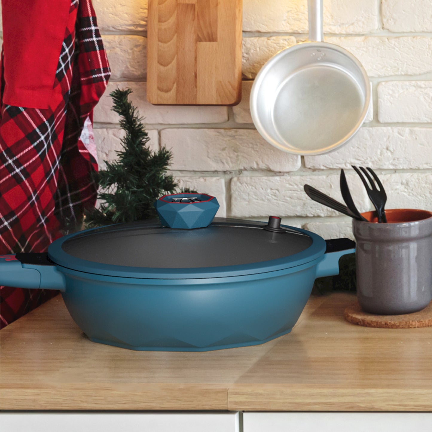 Large Nonstick Wok - 5 Quart Deep Pan with Lid and Steamer for Perfect Stir-Frying